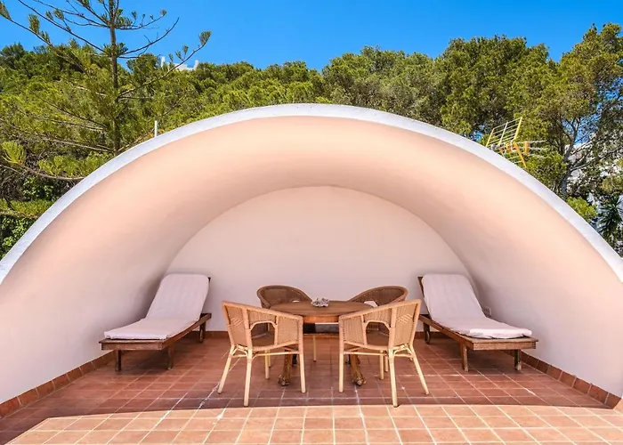 Shangri-la Villa Santa Eularia des Riu